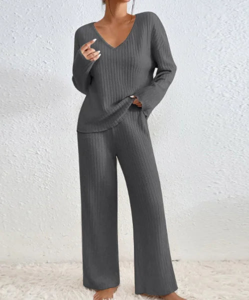 Selvarinnei | Two-piece V-neck Set