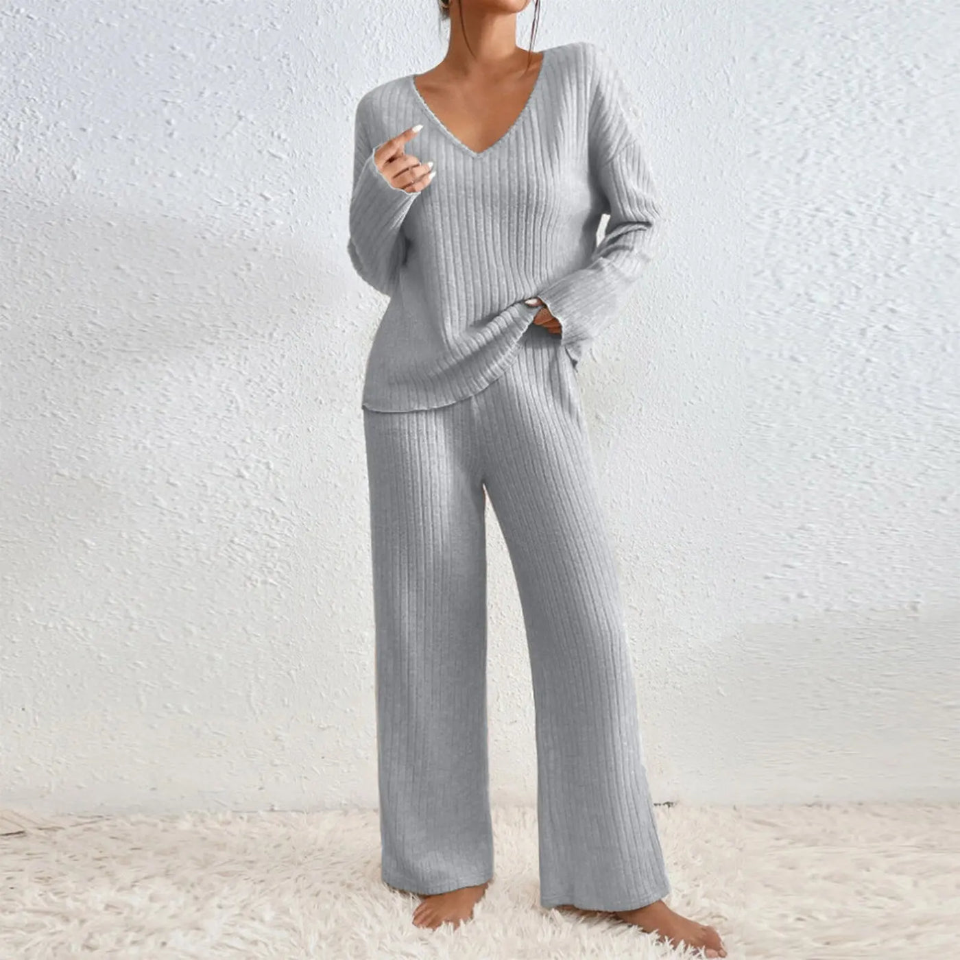 Selvarinnei | Two-piece V-neck Set